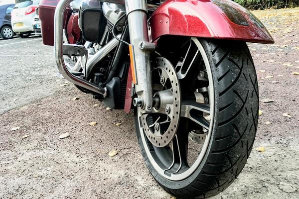 MCN Fleet: Metzeler ME888s transform the Street Glide