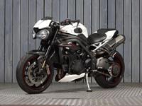 TRIUMPH SPEED TRIPLE 1050 RS