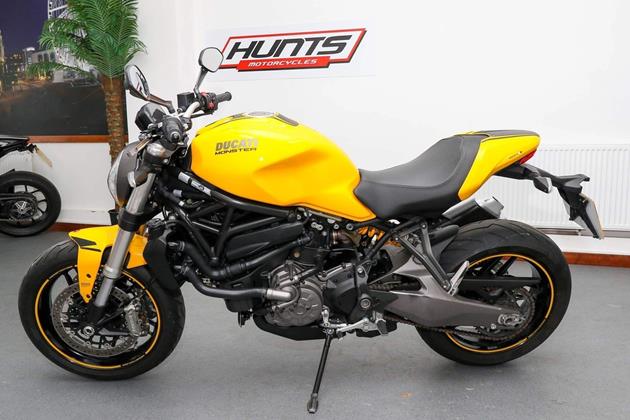 DUCATI MONSTER 821