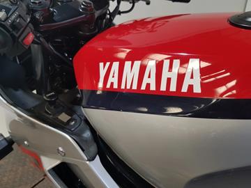 YAMAHA FZ750