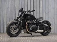 TRIUMPH BONNEVILLE BOBBER BLACK