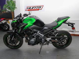 KAWASAKI Z900 