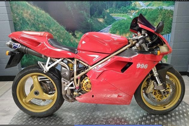 DUCATI 996