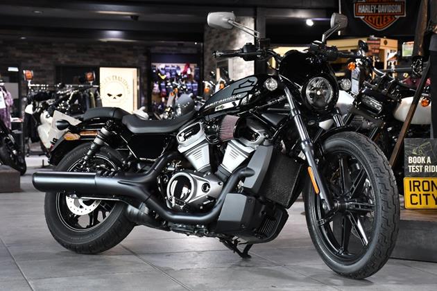 HARLEY-DAVIDSON NIGHTSTER 975