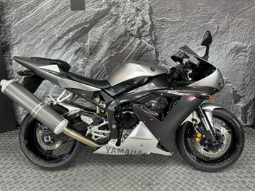 YAMAHA R1