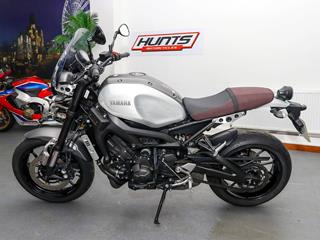 YAMAHA XSR900 