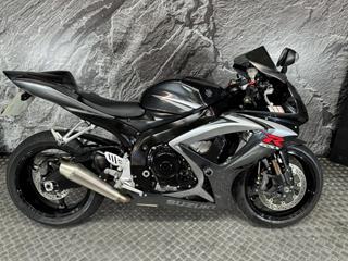 SUZUKI GSX-R750 