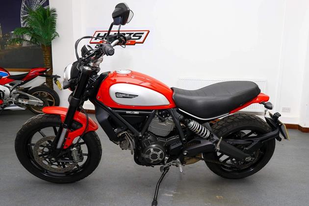 DUCATI SCRAMBLER 800