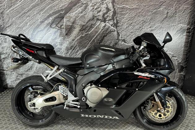 HONDA CBR1000RR FIREBLADE