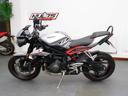 TRIUMPH STREET TRIPLE 765 R