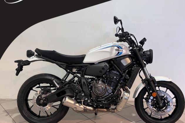 YAMAHA XSR700