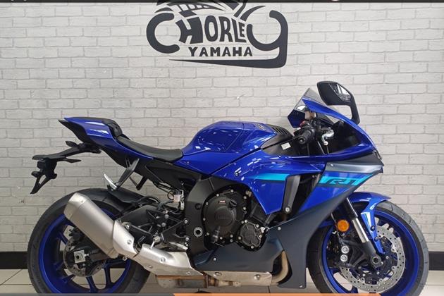 YAMAHA R1