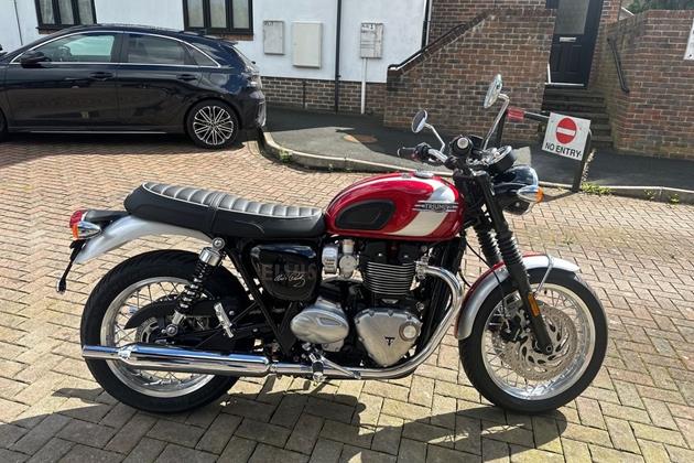 TRIUMPH BONNEVILLE T120