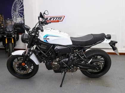 YAMAHA XSR700