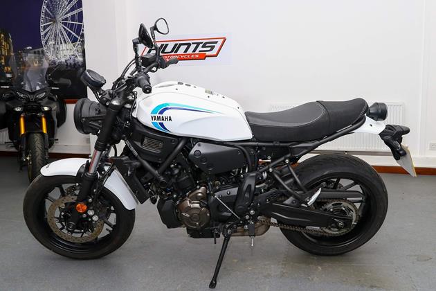 YAMAHA XSR700