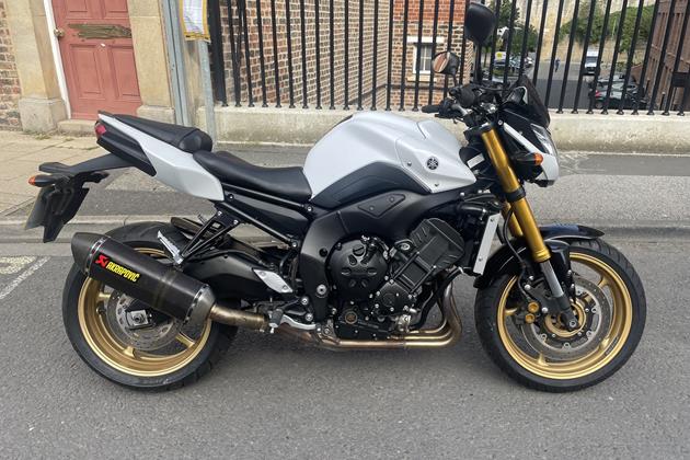 YAMAHA FZ8