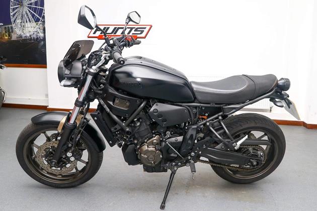 YAMAHA XSR700