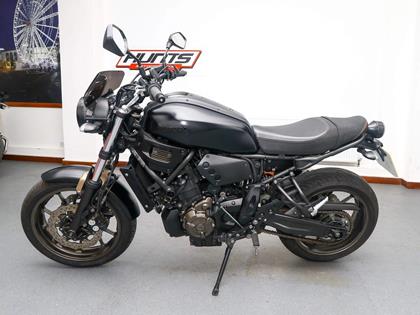 YAMAHA XSR700