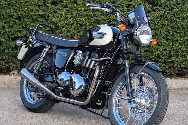 TRIUMPH BONNEVILLE T100