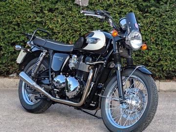 TRIUMPH BONNEVILLE T100