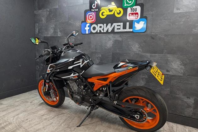 KTM 890 DUKE