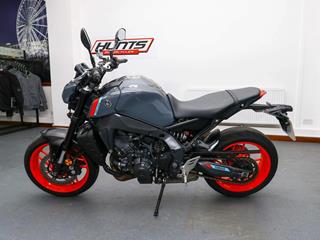 YAMAHA MT-09 