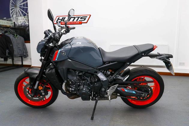 YAMAHA MT-09