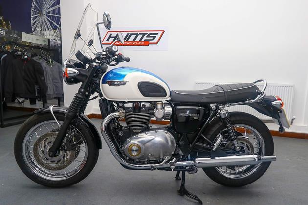 TRIUMPH BONNEVILLE T120 BLACK