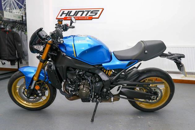 YAMAHA XSR900