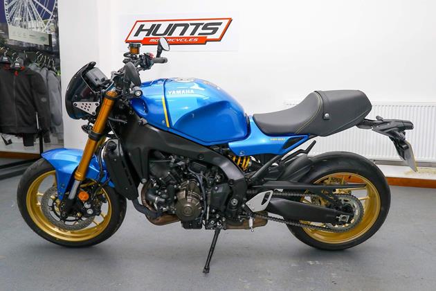 YAMAHA XSR900