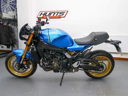 YAMAHA XSR900