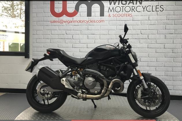 DUCATI MONSTER 821