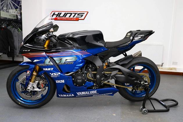 YAMAHA R1