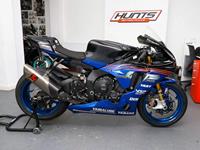 YAMAHA R1