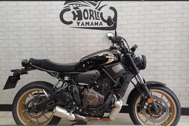 YAMAHA XSR700