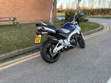 SUZUKI GSR600