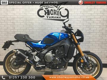 YAMAHA XSR900