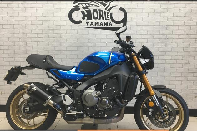 YAMAHA XSR900