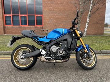 YAMAHA XSR900