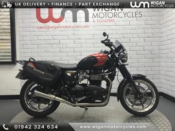 TRIUMPH BONNEVILLE 900