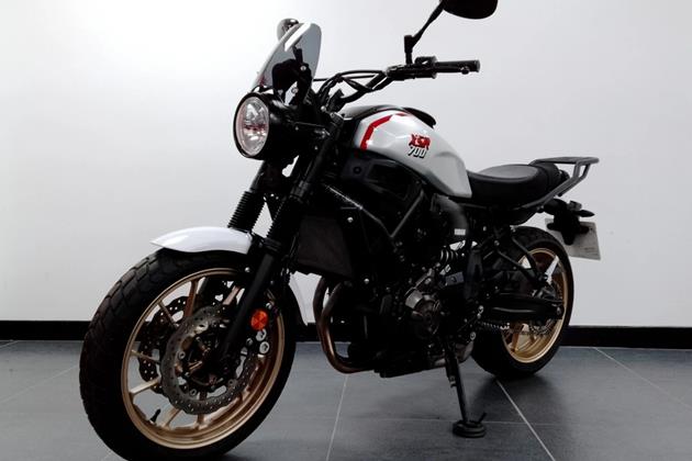 YAMAHA XSR700