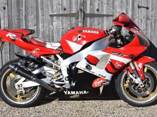 YAMAHA R1 