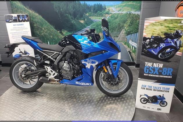 SUZUKI GSX-8R