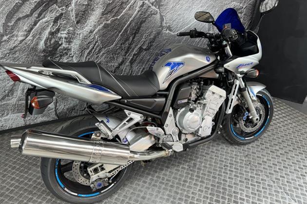 YAMAHA FZS1000 FAZER