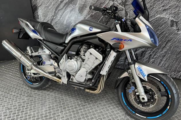 YAMAHA FZS1000 FAZER