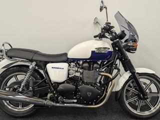 TRIUMPH BONNEVILLE 900 