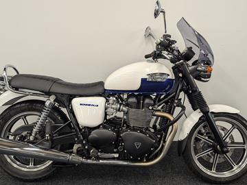 TRIUMPH BONNEVILLE 900