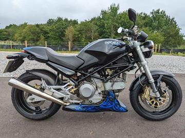 DUCATI MONSTER 900