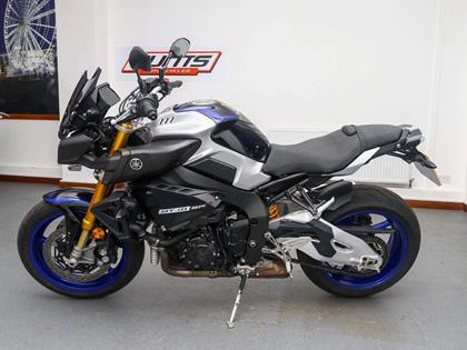 YAMAHA MT-10