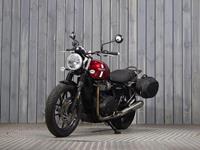 TRIUMPH STREET TWIN